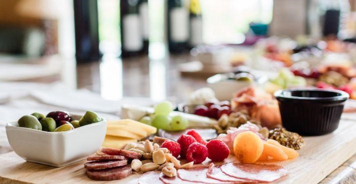 Charcuterie-board-to-pair-with-wine