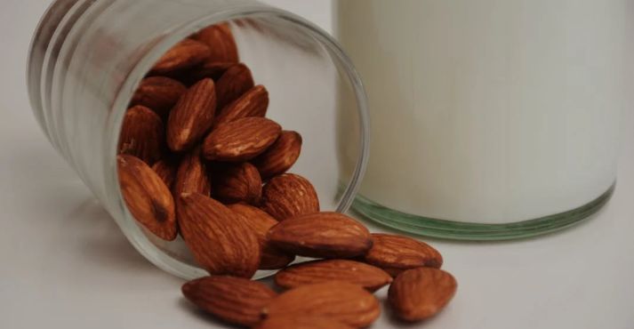 almonds with a glass of milk