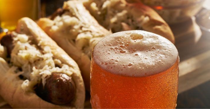 Frothy-chilled-and-golden-american-IPA-ready-to-be-served-with-hot-dogs