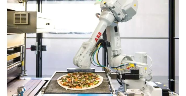 pizza making robot by Zume Pizza