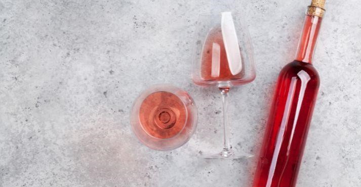 Prosecco-rose-in-wine-glass-and-bottle
