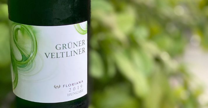 gruner veltliner wine bottle