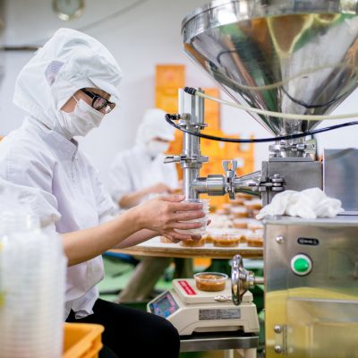 Balancing Transparency and Privacy in the Food Industry